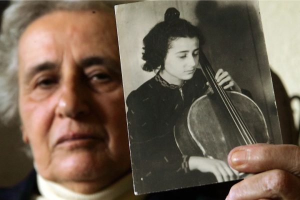 Musik, Ketakutan, dan Kesempatan untuk Bertahan